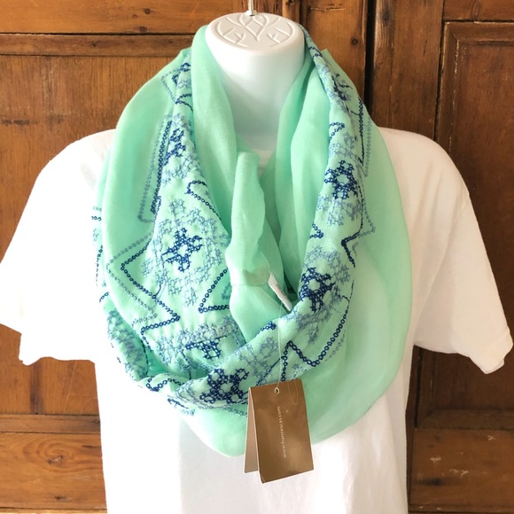 Francesca’s Collection Infinity Scarf - Picture 2 of 7